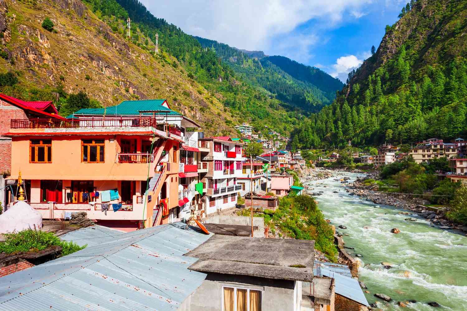 Scenic View of Himachal Pradesh Mountains and Valleys
